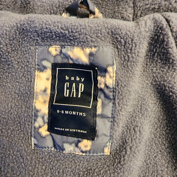Baby Gap 0-6 months coat. Like new - Picture 3 of 5